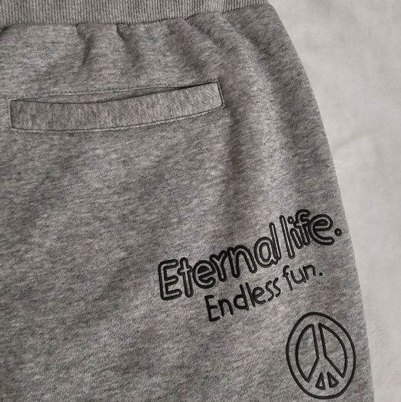 First Row Streetwear Flying Heart Graphic Gray Sweatpant Joggers - Picture 11 of 16